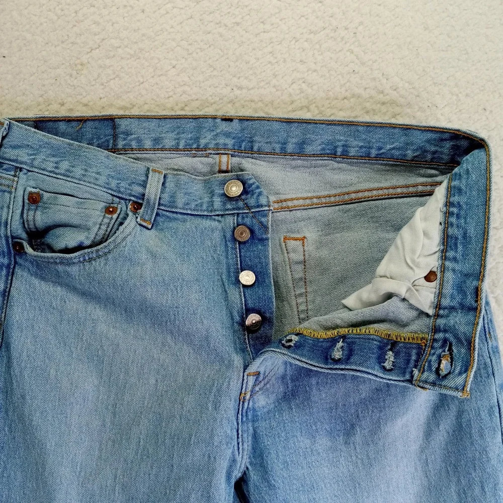 Levi's 501 Button Fly Light Wash Denim Jeans‎ Men's W30 L30
